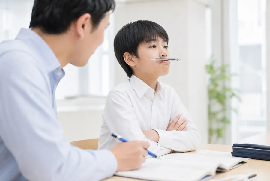 講師が生徒1人につきっきりで教える完全マンツーマン授業の様子